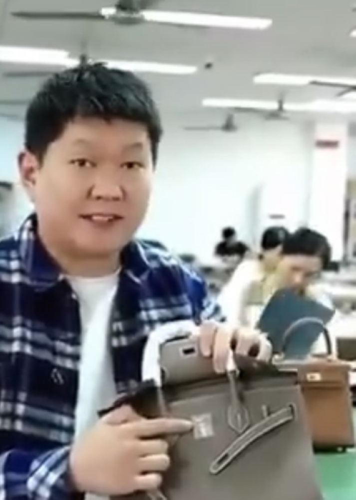 شنطة نسائية بـ142 ألف ريال تكلف 5 آلاف فقط!