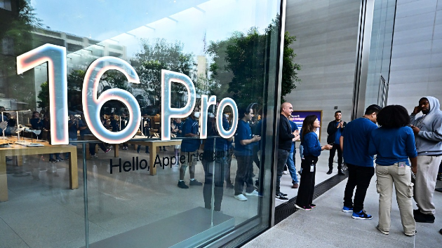 صحيفة: آبل شحنت 5 طائرات محملة بأجهزة آيفون من الهند إلى أميركا قبل الرسوم الجمركية