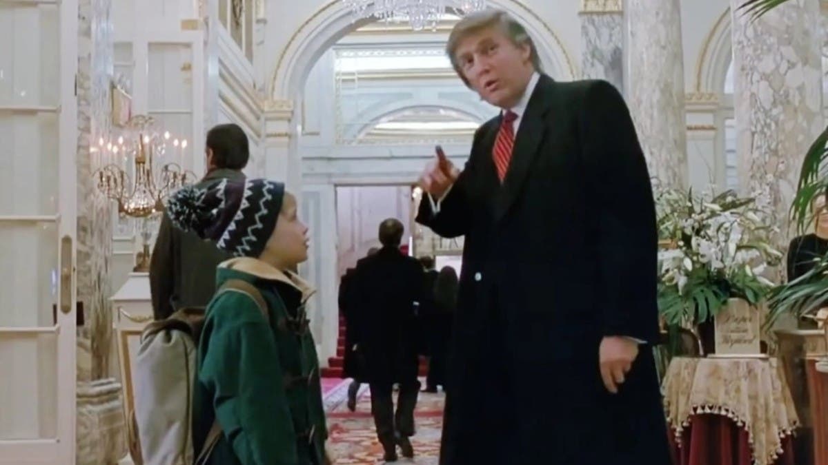 مخرج يخشى ترحيله من أميركا.. والسبب مشهد لترامب