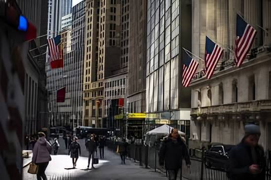 الاقتصاد الأمريكي يسجل أول انكماش منذ 2022 بنسبة 0.3% في الربع الأول