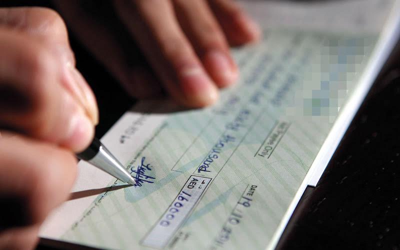 ما هي مدة التقادم للشيكات .. وهل يجوز فتح بلاغ بشأنها؟
