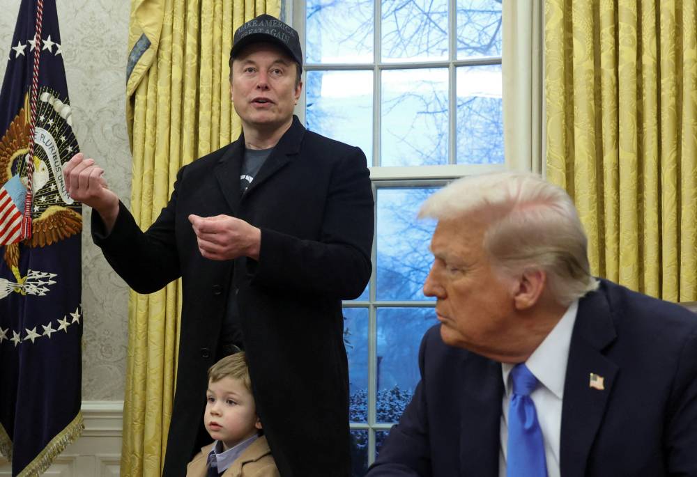 صحيفة: ترمب يخبر دائرته المقربة بأن ماسك سيترك قريبا منصبه الحكومي