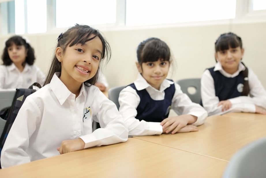 برسائل نصية وإلكترونية.. مدارس تعمم ضوابط العودة للفصل الدراسي الثالث