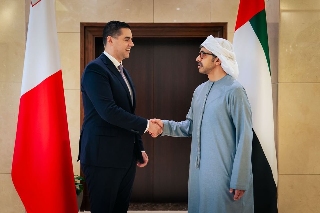 عبدالله بن زايد يستقبل نائب رئيس الوزراء وزير الخارجية والسياحة في مالطا