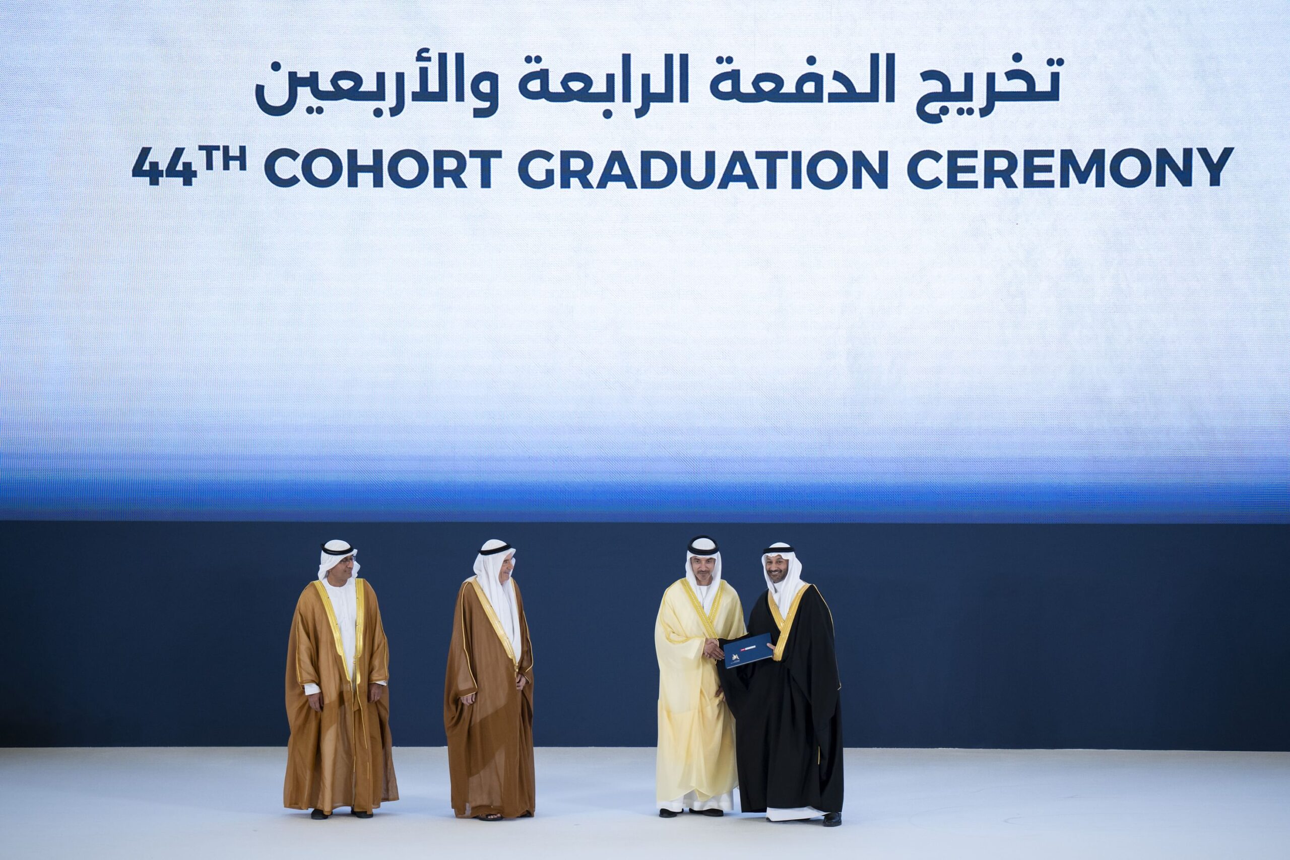 تحت رعاية رئيس الدولة.. هزاع بن زايد يشهد حفل تخريج الدفعة الـ44 من طلبة جامعة الإمارات