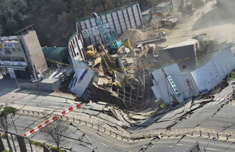 انهيار بموقع إنشاءات مترو أنفاق في كوريا الجنوبية