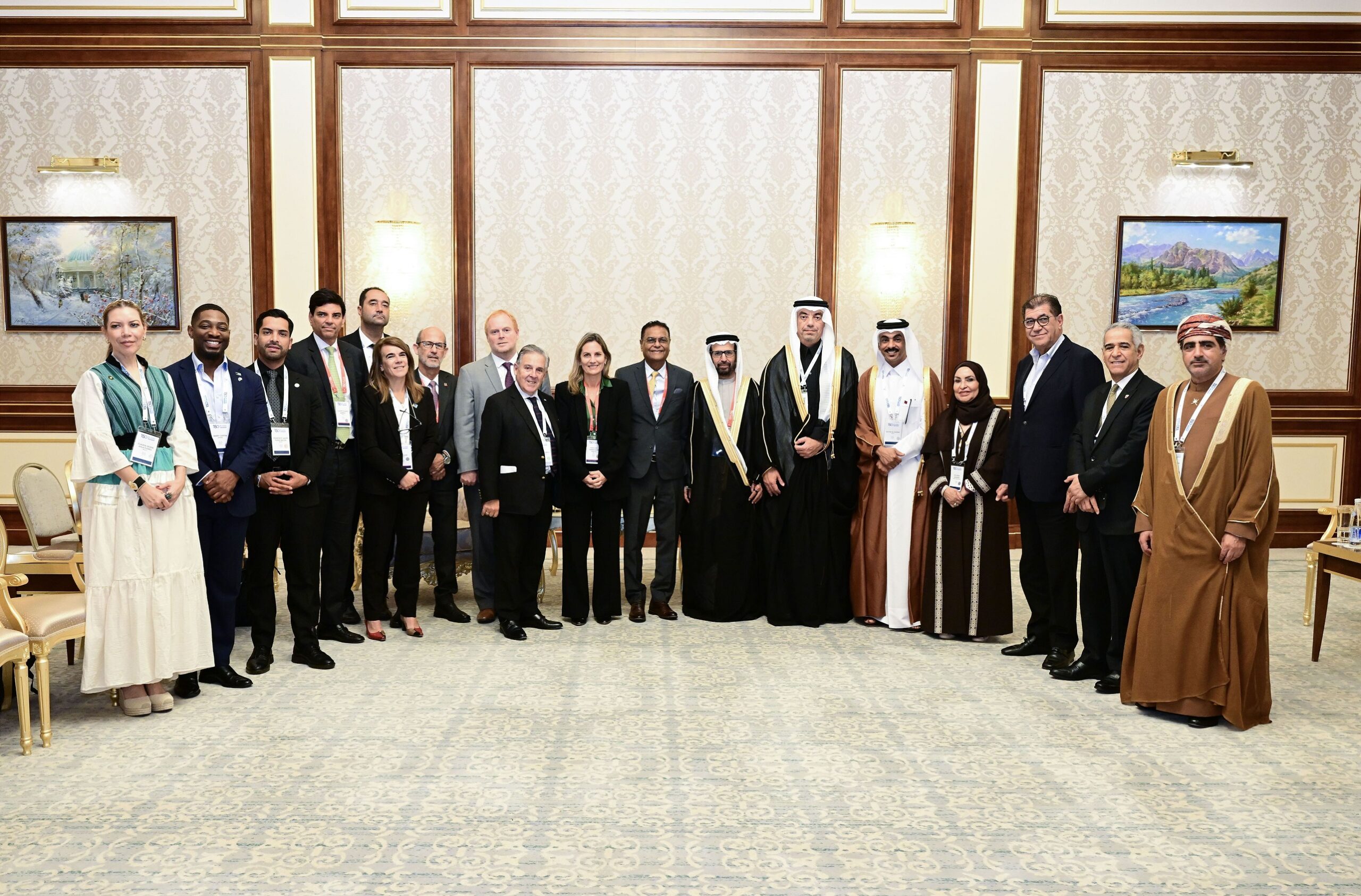 الشعبة البرلمانية الإماراتية تترأس اجتماع ممثلي المجالس التشريعية الخليجية مع وفد مجموعة غرولاك في طشقند