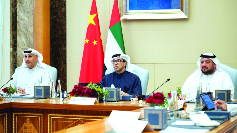 منصور بن زايد: الإمارات ملتزمة بتطوير الشراكة الاستراتيجية مع الصين