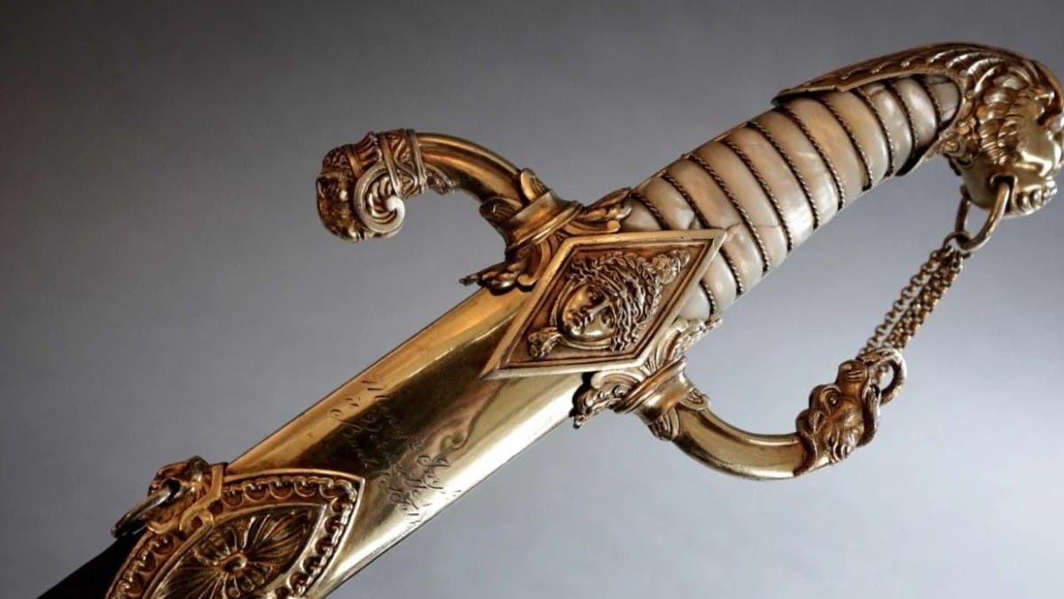 مزاد في باريس على سيف نابليون.. سعره يقترب من مليون يورو