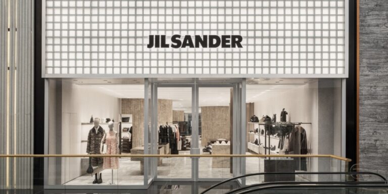 Jil sander %d8%aa%d9%81%d8%aa%d8%aa%d8%ad %d9%85%d8%aa%d8%ac%d8%b1%d9%87%d8%a7 %d8%a7%d9%84%d8%a3%d9%88%d9%84 %d9%81%d9%8a %d9%85%d9%86%d8%b7%d9%82%d8%a9 %d8%a7%d9%84%d8%ae%d9%84%d9%8a%d8%ac %d8%a7