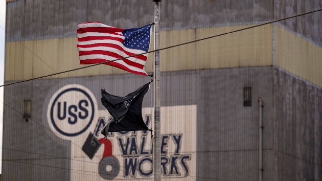 ترامب يأمر بمراجعة صفقة US Steel.. والسهم يقفز 16%