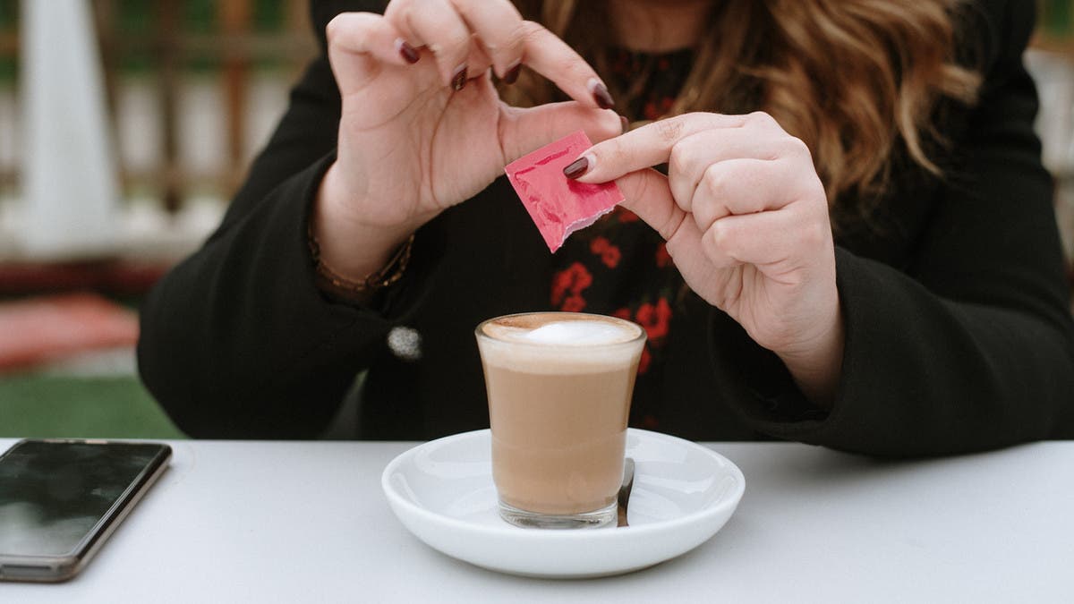 العلم يؤكد: بدائل السكر تربك الشهية وتبطئ فقدان الوزن