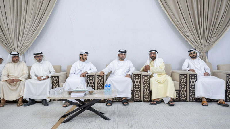 منصور بن محمد يقدم واجب العزاء في وفاة خميس جمعة بوعميم