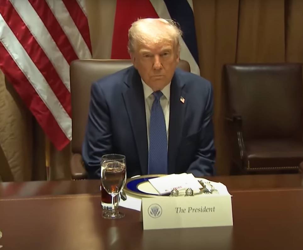 ترمب يؤكد محادثات مع الصين رغم نفي بكين.. تضارب التصريحات يعمق الغموض