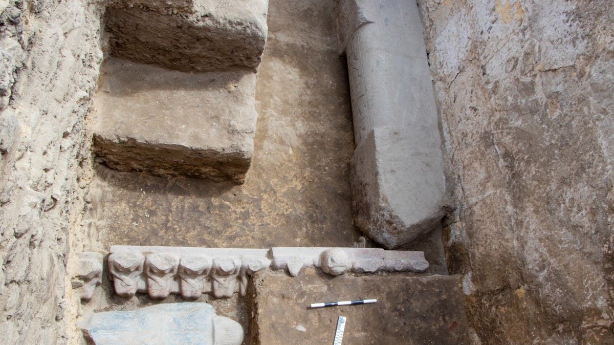 قرابين ومقابر ونقوش هيروغليفية.. كشف أثري جديد في مصر