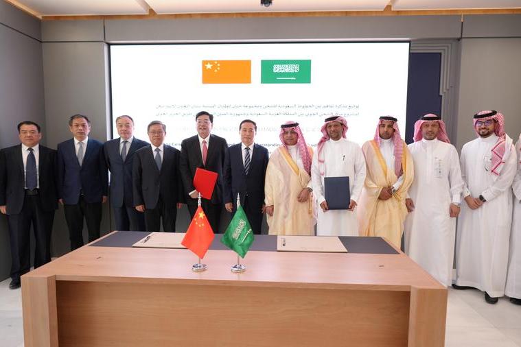 السعودية للشحن توقع مذكرة تفاهم مع مجموعة الصين خنان لبناء جسر جوي عالمي يربط آسيا بالعالم