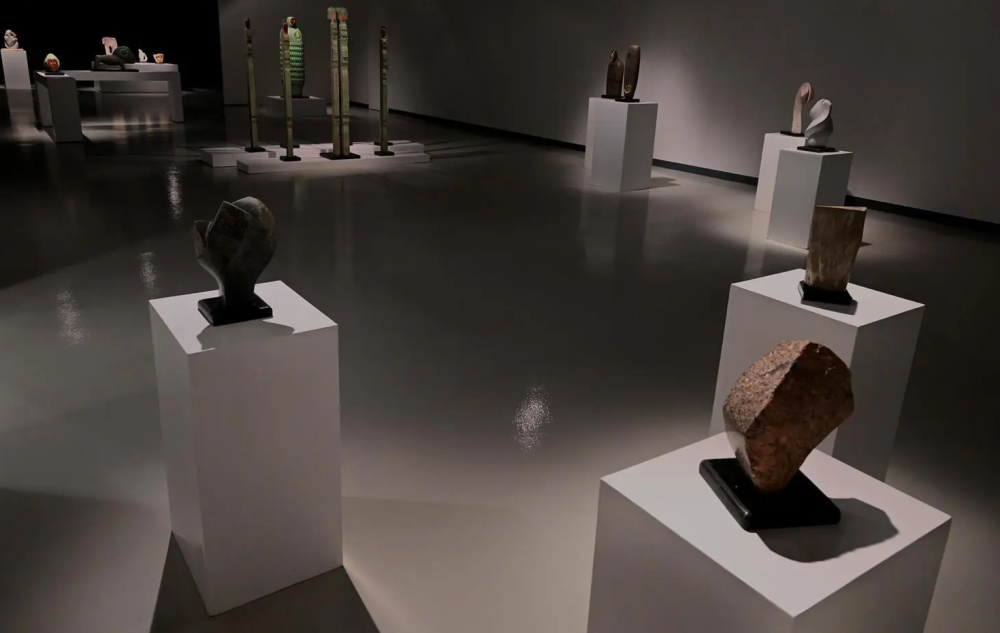 “سكون يغمُر الأكوان”.. معرض “سعودي_مصري” يحتفي بلغة الصمت في الرياض