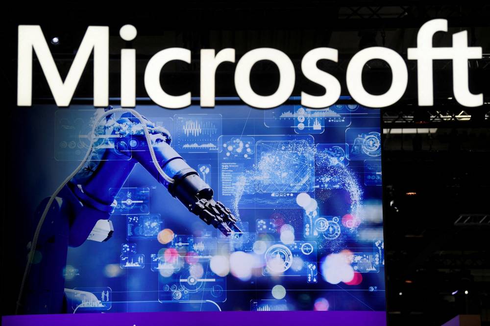 مايكروسوفت تعرض مساعد ذكاء اصطناعي للمصانع
