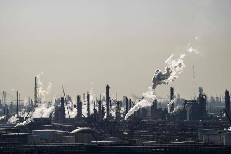 %d8%a7%d9%84%d9%86%d9%81%d8%b7 %d9%8a%d9%82%d9%81%d8%b2 %d8%a8%d8%a3%d9%83%d8%ab%d8%b1 %d9%85%d9%86 2 %d9%88%d8%b3%d8%b7 %d9%82%d9%8a%d9%88%d8%af %d9%85%d8%ad%d8%aa%d9%85%d9%84%d8%a9 %d8%b9%d9%84