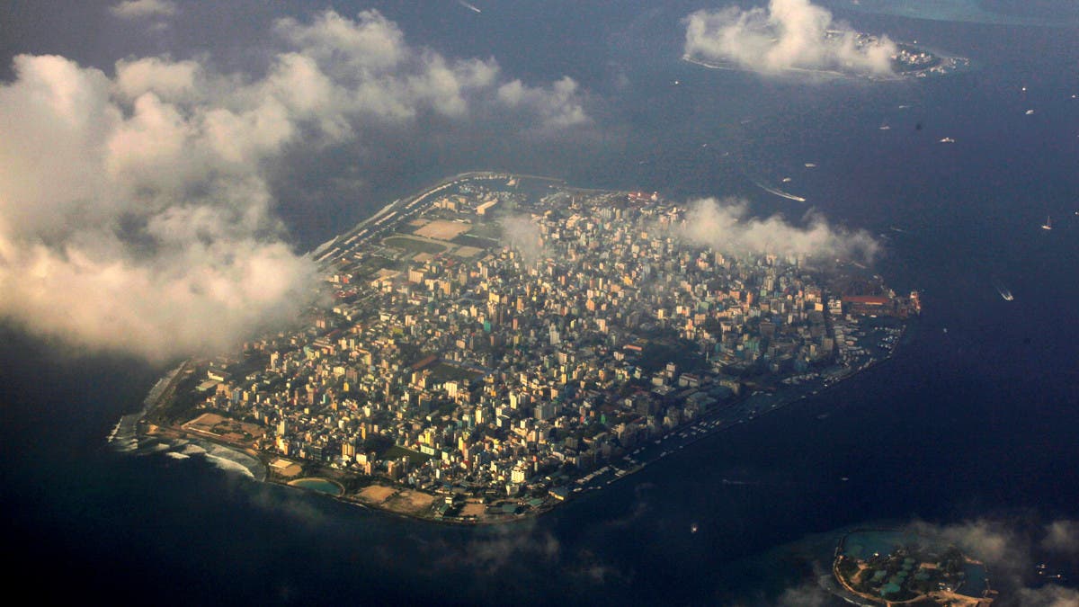 البلاستيك والشباك التائهة.. مخاطر تواجه جنة المالديف الاستوائية