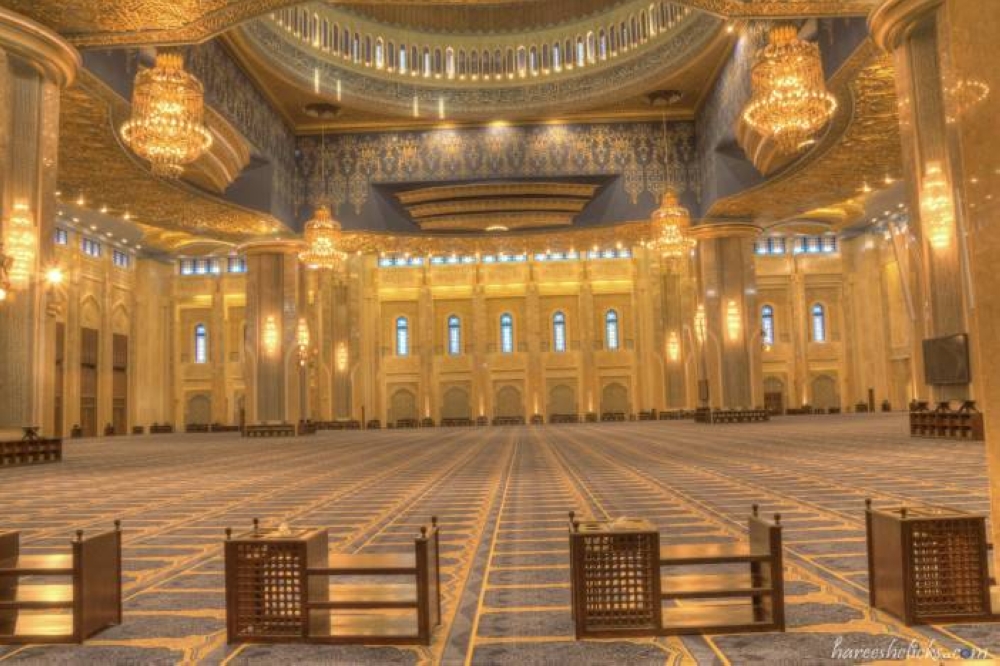 لماذا قلصت الكويت وقت الإقامة والصلاة في المساجد ؟