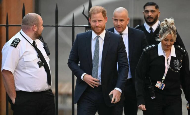 %d9%85%d8%ad%d8%a7%d9%85%d9%8a%d8%a9 %d8%a7%d9%84%d8%a3%d9%85%d9%8a%d8%b1 %d9%87%d8%a7%d8%b1%d9%8a %d8%ad%d9%8a%d8%a7%d8%aa%d9%87 %d9%81%d9%8a %d8%ae%d8%b7%d8%b1