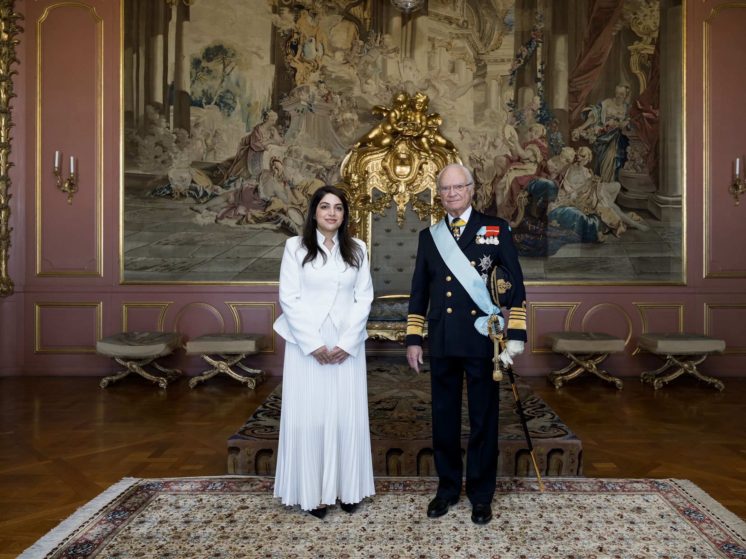 سفيرة الإمارات تقدم أوراق اعتمادها إلى ملك السويد