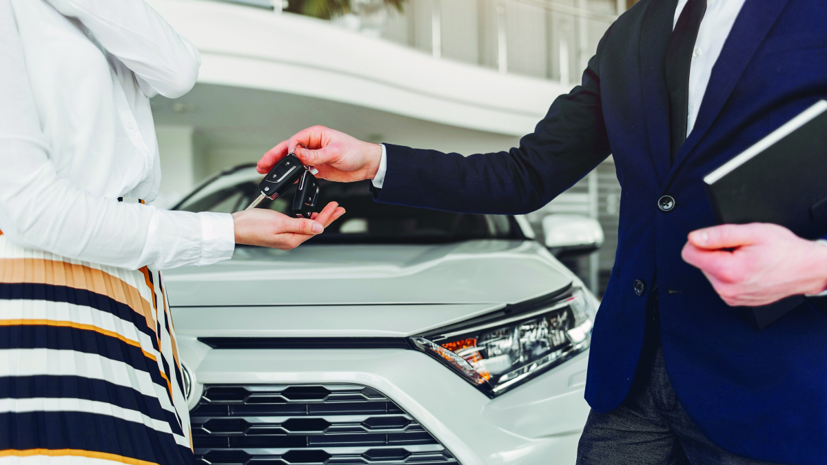 مكاتب تأجير سيارات تستقطب زبائن بإعلانات «التواصل» وتماطل في رد «التأمين»