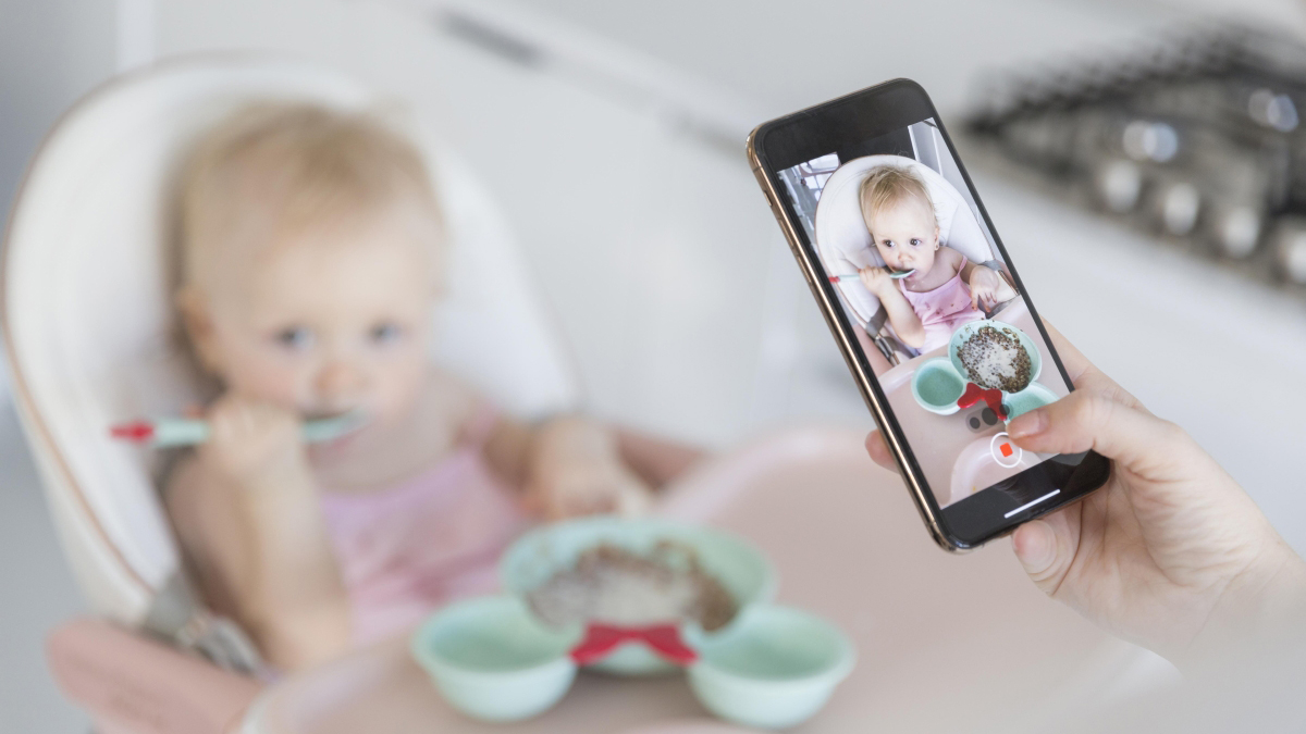 استغلال الأطفال في «وسائل التواصل».. تربّح وشهرة على حساب البراءة