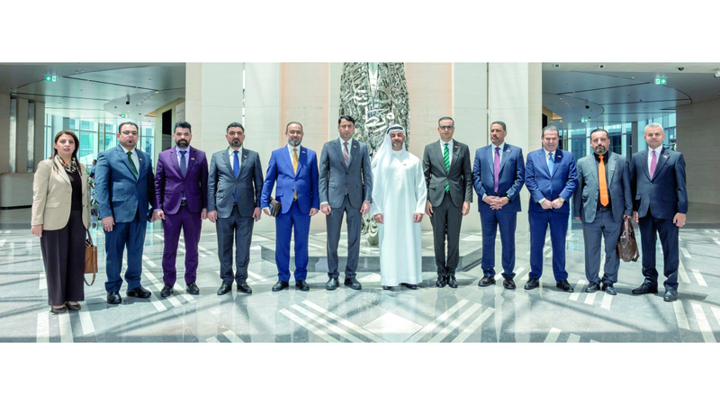 وفد عراقي يطّلع على نماذج العمل المبتكرة لحكومة الإمارات