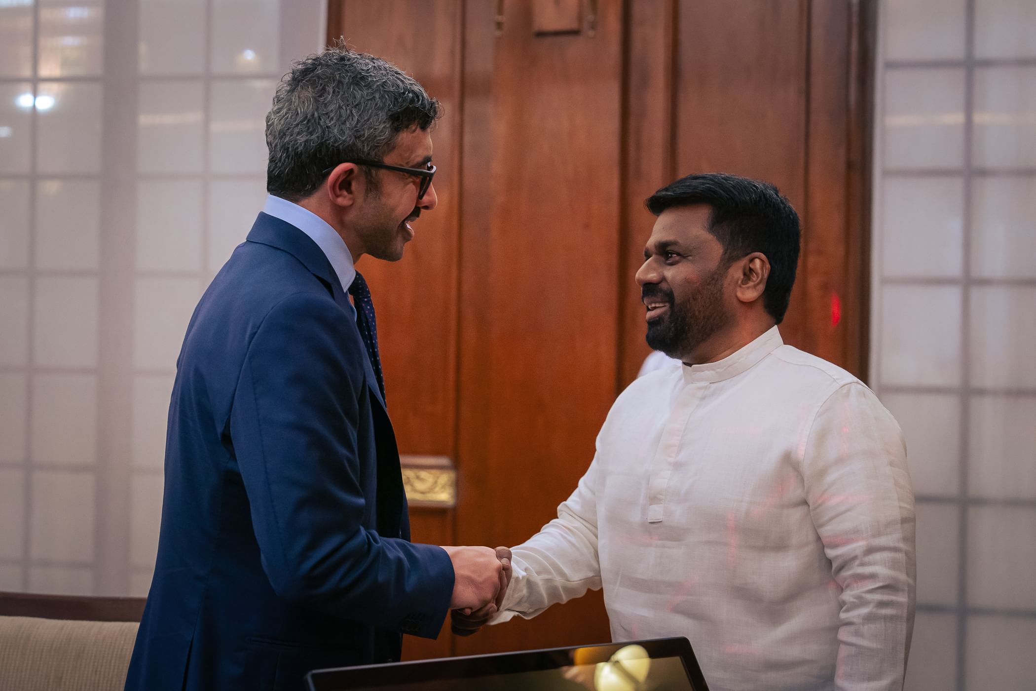 رئيس سريلانكا يبحث وعبدالله بن زايد تعزيز العلاقات الثنائية بين البلدين