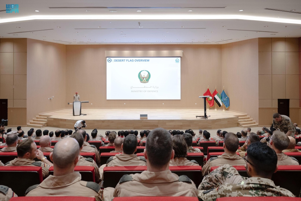 القوات الجوية تنفذ عمليات الإسناد والإنقاذ في مناورات “علم الصحراء”