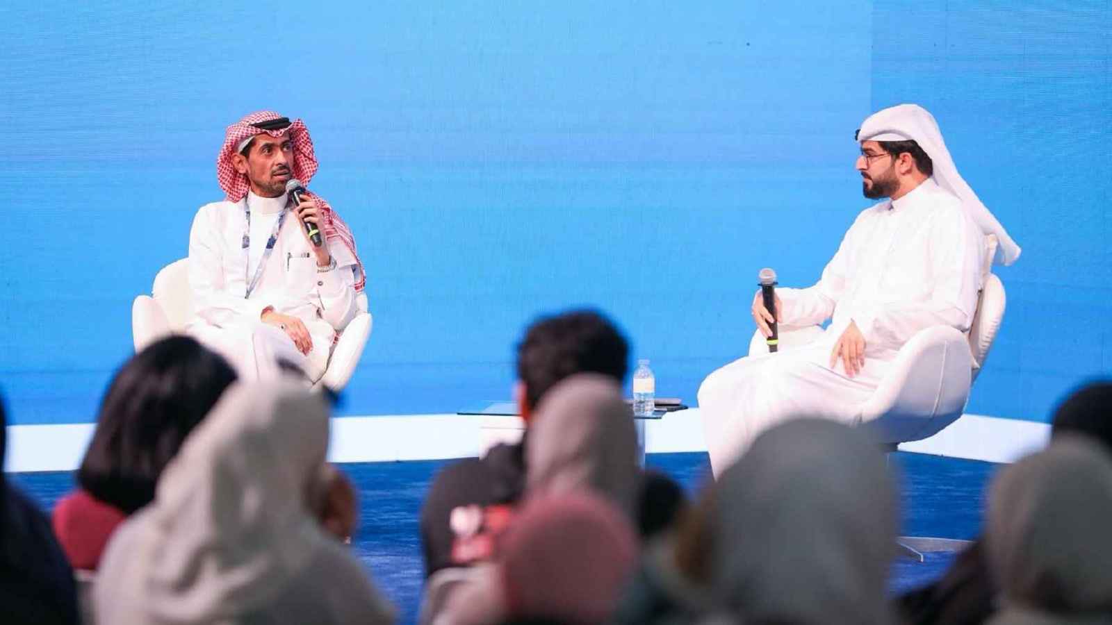 أسامة المسلم: الأدب هو الحياة.. ولا خوف من الذكاء الاصطناعي