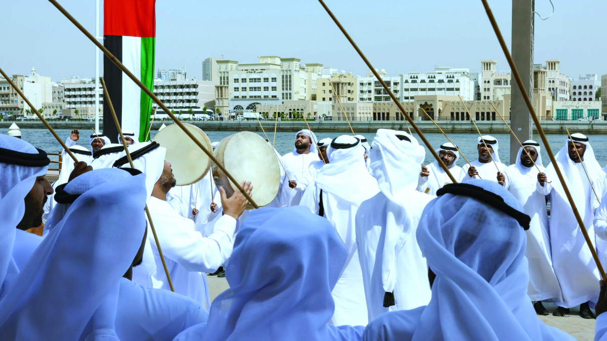 «الأعراس الجماعية».. بديل «البذخ والديون» وتكريس للتقاليد الأصيلة