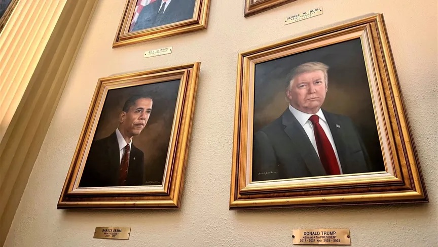 ترمب يتهم “فنانة الرؤساء” بتشويه صورته ويأمر بإزالتها من الكابيتول