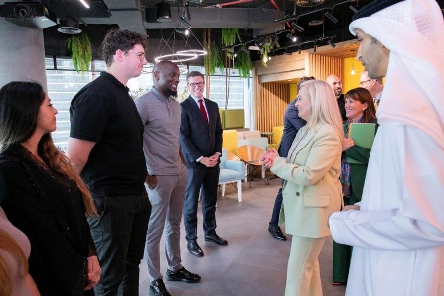 شركة الذكاء الاصطناعي الإماراتية الناشئة (AIREV) تحصل على استثمار من “فينتشرويف كابيتال” الأيرلندية