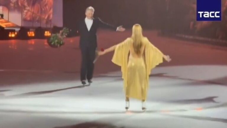 %d9%81%d9%8a%d8%af%d9%8a%d9%88 %d9%85%d8%aa%d8%ad%d8%af%d8%ab %d8%a7%d9%84%d9%83%d8%b1%d9%85%d9%84%d9%8a%d9%86 %d9%8a%d9%81%d8%a7%d8%ac%d8%a6 %d8%b2%d9%88%d8%ac%d8%aa%d9%87 %d8%ad%d8%a7%d9%85%d9%84