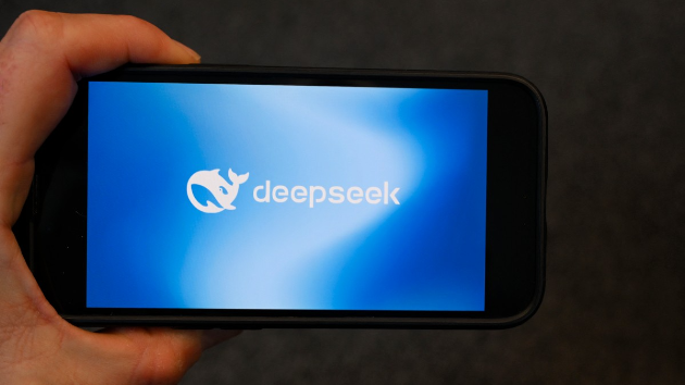 إدارة ترامب تدرس فرض عقوبات تهدف لمنع “ديب سيك” من شراء تكنولوجيا أميركية