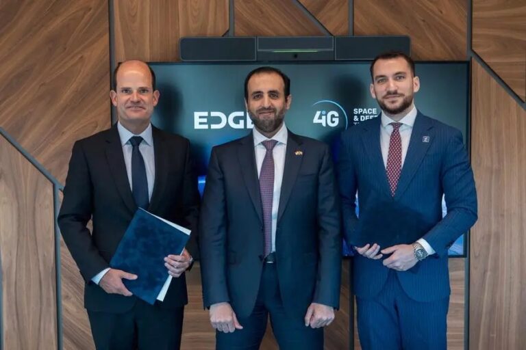 Edgeand4igmousigning jpg.jpg