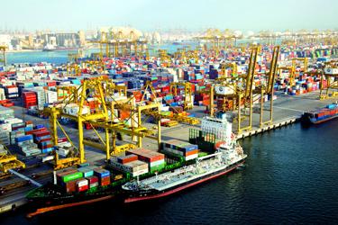 الإمارات ترسخ ريادتها الجمركية في التجارة العالمية