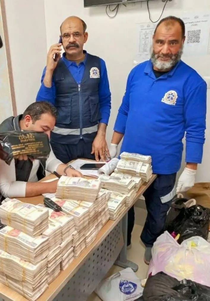 مصر: مسعفون يسلمون أمانات بـ6.5 مليون جنيه لمصابي حادثة مرورية