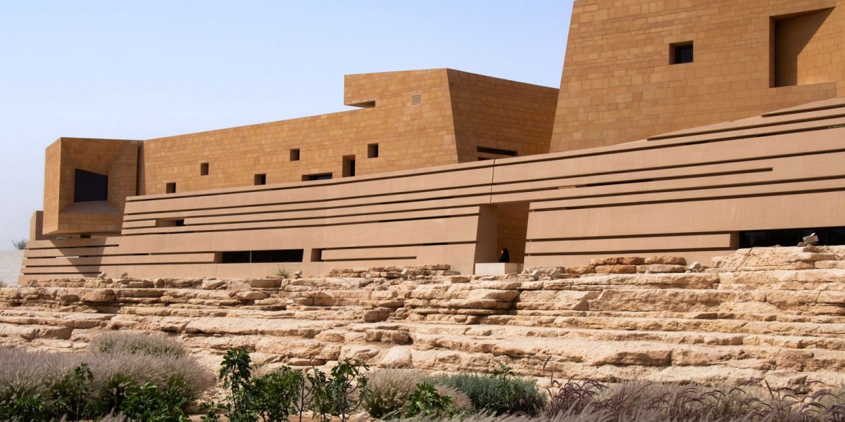 على هامش بينالي البندقية للعمارة.. مركز الدرعية لفنون المستقبل و”سكاتاريلا أسوسياتي” يناقشان آفاق الفن والتصميم المعماري في المملكة