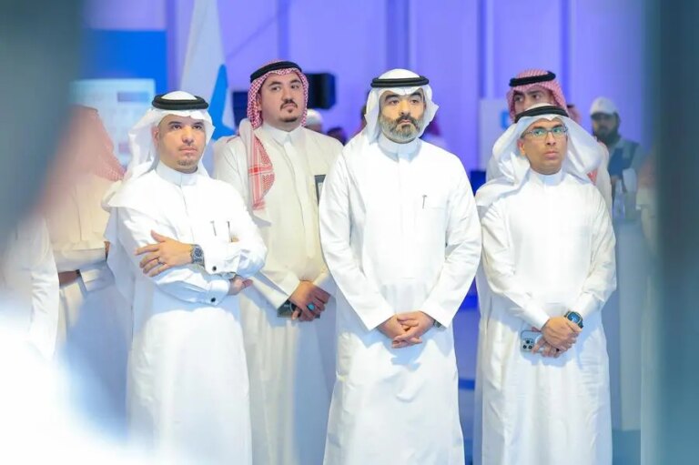 %d9%88%d8%b2%d9%8a%d8%b1 %d8%a7%d9%84%d8%a7%d8%aa%d8%b5%d8%a7%d9%84%d8%a7%d8%aa %d9%8a%d9%82%d9%81 %d9%85%d9%8a%d8%af%d8%a7%d9%86%d9%8a%d9%8b%d8%a7 %d8%b9%d9%84%d9%89 %d8%ac%d8%a7%d9%87%d8%b2%d9%8a