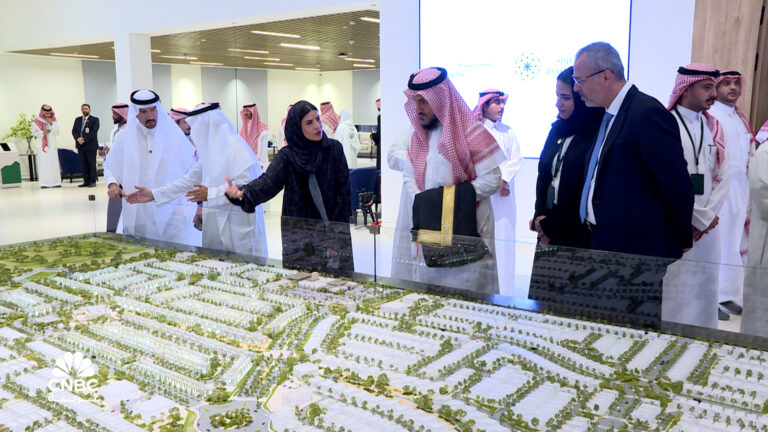 %d9%85%d8%ac%d9%85%d9%88%d8%b9%d8%a9 %d8%b1%d9%88%d8%b4%d9%86 %d8%a7%d9%84%d8%aa%d8%a7%d8%a8%d8%b9%d8%a9 %d9%84%d9%80 pif %d8%aa%d8%b6%d8%b9 %d8%ad%d8%ac%d8%b1 %d8%a7%d9%84%d8%a3%d8%b3%d8%a7%d8%b3