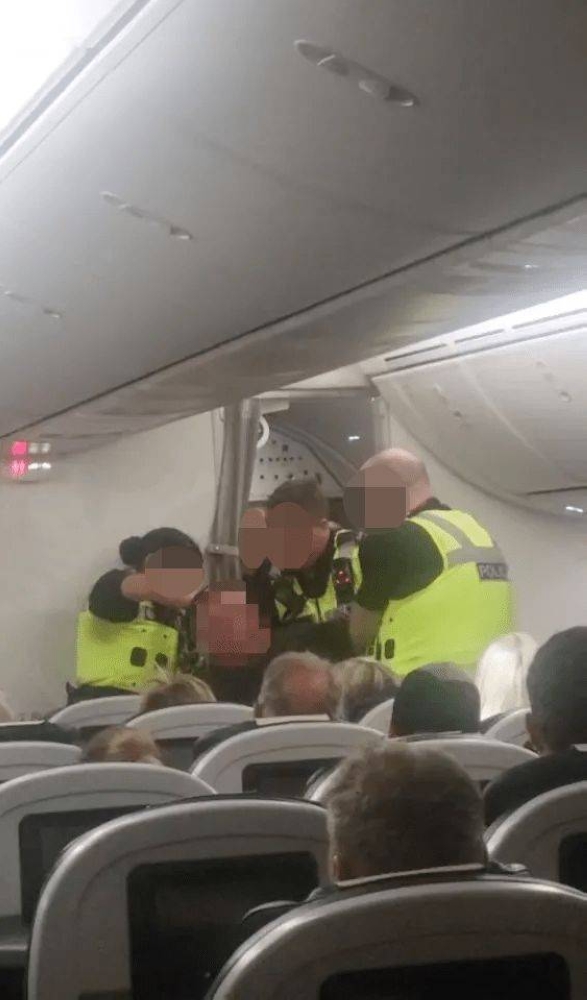 %d8%a7%d9%84%d8%b7%d8%a7%d8%a6%d8%b1%d8%a9 %d8%b3%d8%aa%d8%aa%d8%ad%d8%b7%d9%85 %d8%b1%d8%a7%d9%83%d8%a8 %d9%8a%d8%ab%d9%8a%d8%b1 %d8%a7%d9%84%d8%b0%d8%b9%d8%b1 %d8%a8%d9%8a%d9%86 %d8%a7