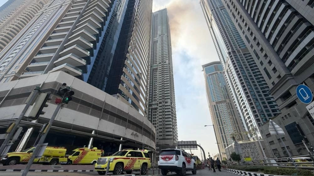 تواصل عمليات التبريد بعد إخماد حريق “برج مارينا “المكون من 67 طابقاً