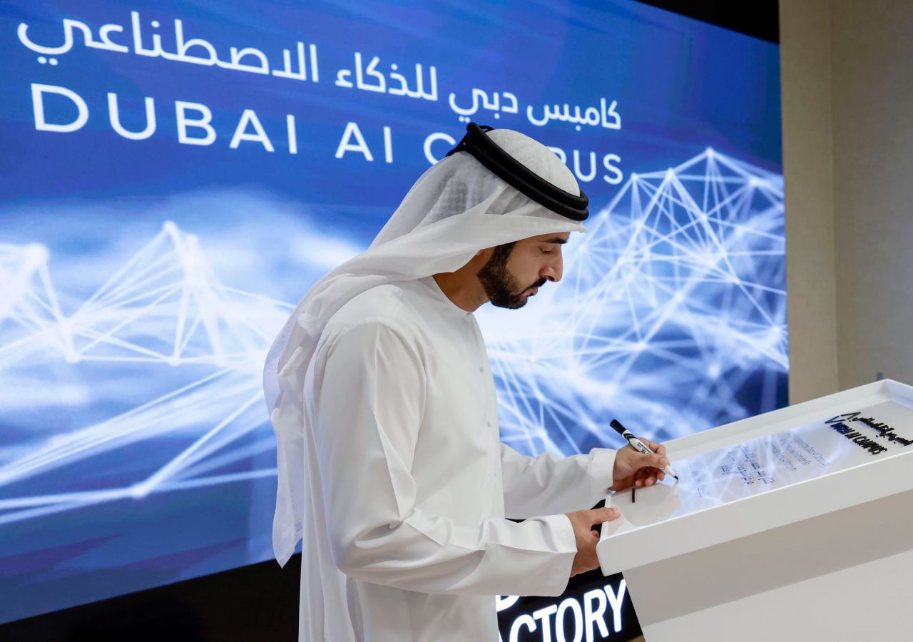 دبي تطلق برنامجاً لتأهيل 10 آلاف موظف على الذكاء الاصطناعي بحلول 2030
