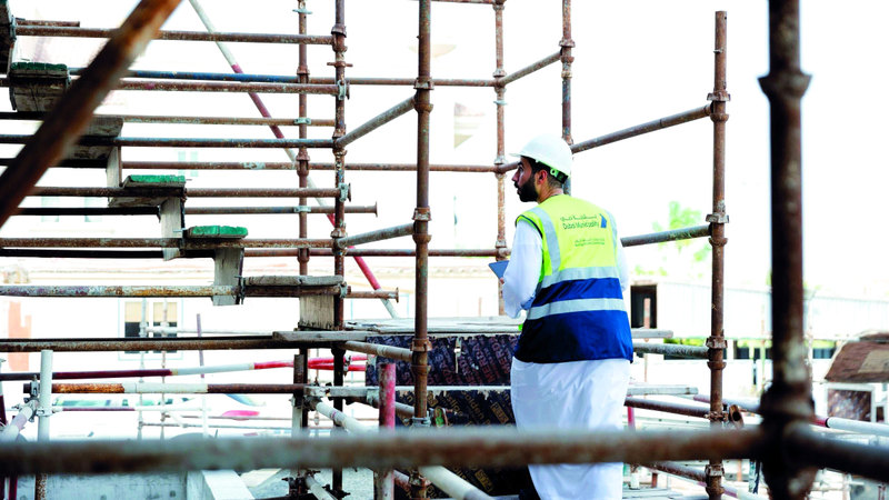 بلدية دبي تُوقف مكتبين استشاريين لمخالفتهما ضوابط المهنة