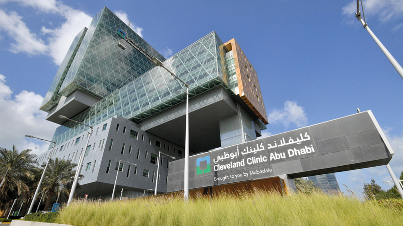 إجراء أول جراحة استئصال خلوي بالروبوت في الإمارات لعلاج ورم نادر