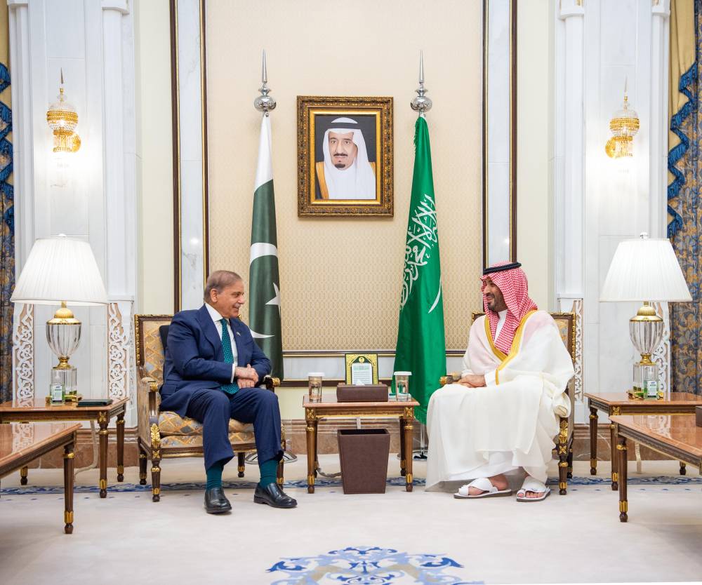 ولي العهد السعودي يبحث مع رئيس الوزراء الباكستاني تطوير التعاون